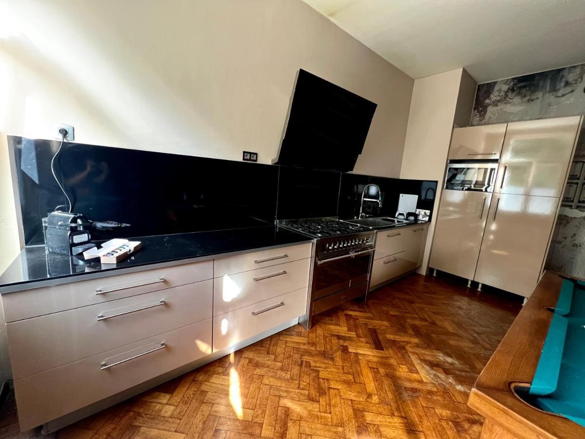 Capsule Casino - Jacuzzi - Billard - Netflix - Console & Jeux Apartment Mons Exterior photo