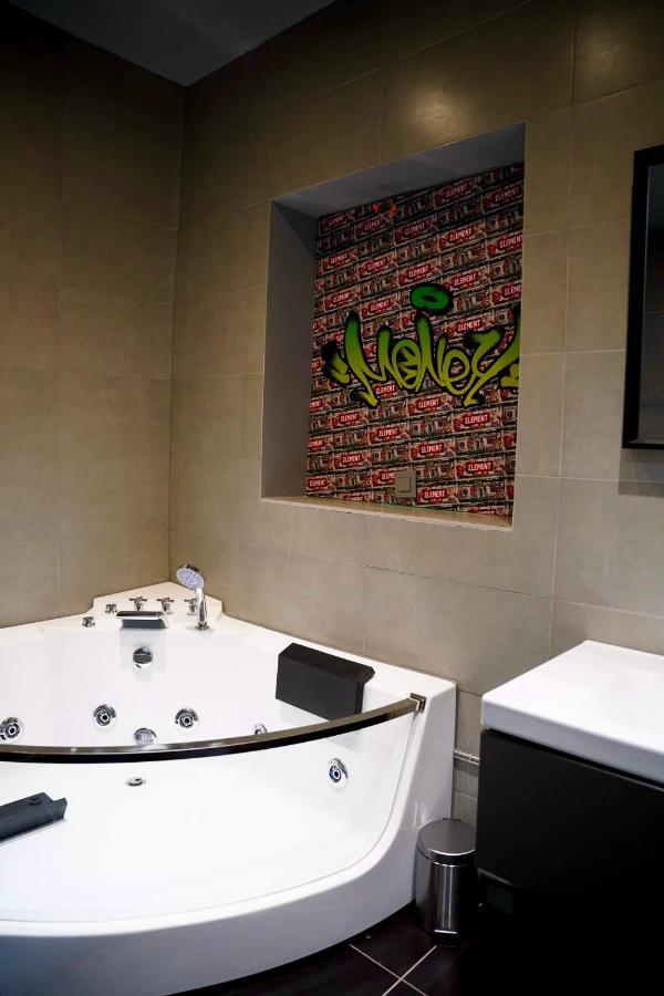 Capsule Casino - Jacuzzi - Billard - Netflix - Console & Jeux Apartment Mons Exterior photo